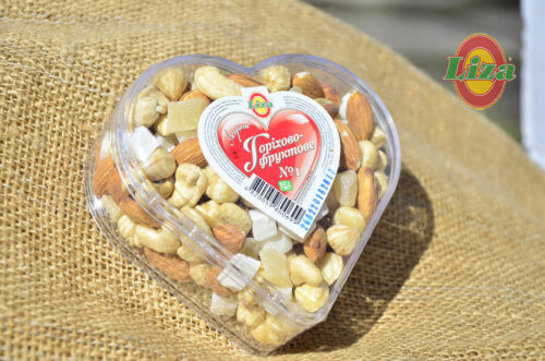 Набор орехи и цукаты в сердце
